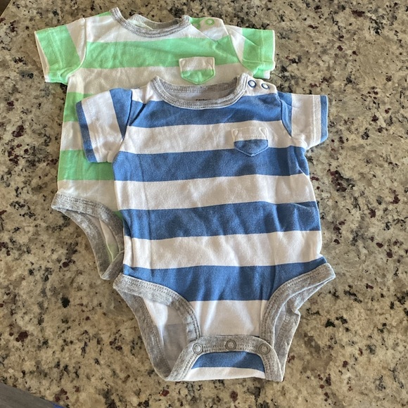 Set of onesies - Picture 3 of 6